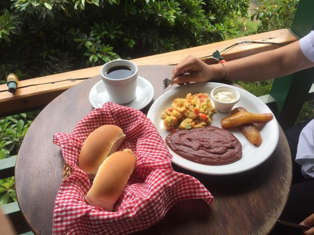 Desayuno típico con vegetales